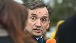 Maďarsko udelilo azyl poľskému exministrovi Ziobrovi obvinenému z korupcie