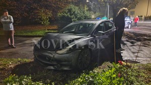 Ďalšia jazda vodiča pod vplyvom alkoholu. Zastavil ho až náraz do paneláku