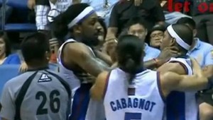 VIDEO: Bývalý hráč NBA s doživotnou hanbou na Filipínach