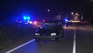 Pri vážnej nehode zrazilo auto ovce, ďalšie potom aj ich majiteľa