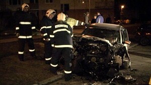 Šialenou rýchlosťou sa rútil na pohreb matky, ťažko havaroval!