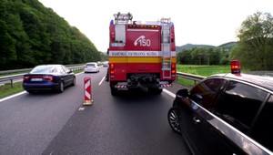 Na R1 havaroval 26-ročný motorkár. Celú nehodu natočila kamera