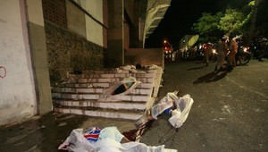 Pád tribúny si vyžiadal smrť fanúšikov