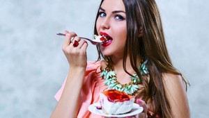 Jedávate osamote? Pozvite k stolu svojho známeho, znížite tým riziko obezity