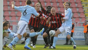 Trnava doma po 4 rokoch zdolala Slovan, pred štadiónom horelo