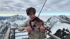 Betlehemské svetlo svieti už aj na Lomnickom štíte vo Vysokých Tatrách