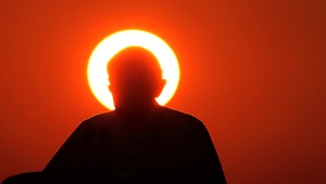 28.2.2013 20:01 SEČ. Pápež odstúpil, cirkev vedie kardinál Bertono