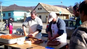 Obecná zabíjačka v Poltári skončila bitkou s policajtom!