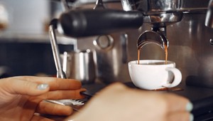 Ranné prebudenie? Nie je to kofeín, čo vás nakopne