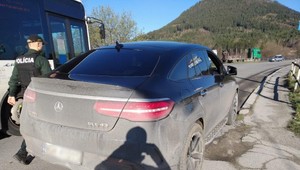 Bez vodičáku si sadla za volant luxusného auta. Pred policajtmi ju prezradilo správanie