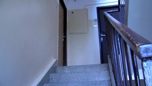 Dráma v bytovke v Humennom. Muž s nožom mal napádať svoju matku, zaútočil aj priamo na policajtov