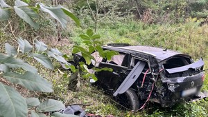 Hrozivá nehoda na D2: Vodič s ťažkými zraneniami skončil mimo diaľnice