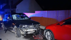 Arogantný vodič sa pod vplyvom alkoholu rútil ulicami mesta. Poškodil niekoľko osobných áut