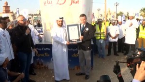 Dubaj sa môže pýšiť ďalším rekordom. Spravili tam najväčšiu šálku horúceho čaju na svete