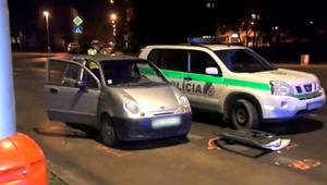 Divoká jazda po Šali. Opitý mladík unikal pred políciou, padol výstrel