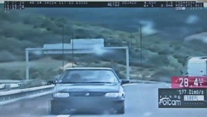 Vodič (92) jazdil na diaľnici D1 v protismere, po zadržaní predal auto