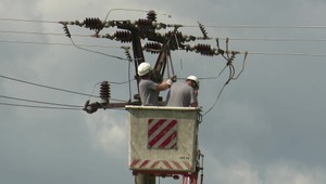 Slovenskom sa prehnali silné búrky. Vietor bral strechy, krúpy ničili úrodu