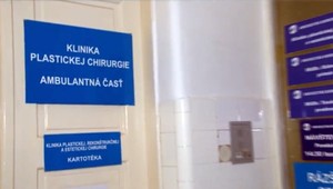 Lekári skrášľovali anglické pacientky. Peniaze išli do ich vlastných vreciek