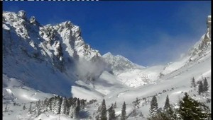 Na horách hrozia lavíny. Pozor najmä na strmších svahoch