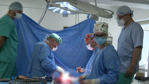 Lekári pomohli tínedžerovi vyrovnať chrbát. Použili pri tom nový systém