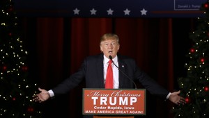 Clintonová: Trump svojimi výrokmi pomáha ISIS pri nábore bojovníkov