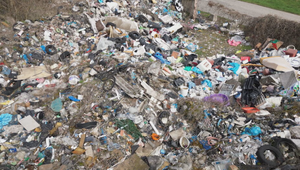 Problémy so zatvorenou skládkou: Odpad na ňu neprestajne pribúda