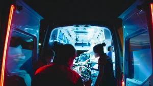 Náraz auta do športového centra si vyžiadal 35 obetí