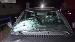 Chodkyňu na priechode zachytilo auto. Zraneniam na mieste podľahla