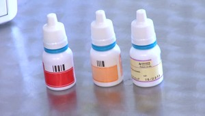 Očné lieky v lekárňach a nemocniciach stále chýbajú. Náhradné pacientom nerobia dobre