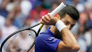 Vstup medzi nesmrteľných sa zrušil v troch setoch. Djokovič na tlačovke plakal