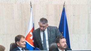 Komentátori o Mikulcovi: Je to najneschopnejší minister vnútra v histórii Slovenska