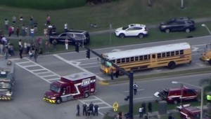 Masaker na strednej škole si vyžiadal 17 obetí. Prokuratúra pre mladíka žiada trest smrti