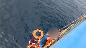 Pri prevrátení lode zomrelo minimálne 68 migrantov