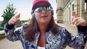 Čo sa to deje s prísnou porotou? Raperku bez talentu posúvajú v súťaži ďalej a ďalej