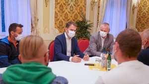 Únia fitnesscentier sa rozhodla nezablokovať dialničný úsek do Bratislavy. Premiér sa stretol so zástupcami "svalovcov"