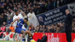 Divoký duel na ostrovoch. Klesá autorita rozhodcov, hovoril kouč Tottenhamu