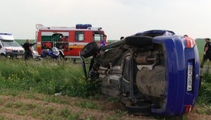 Za Vráblami sa zrazilo niekoľko áut, 9 zranených!