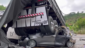 Pri havárii autobusu zahynulo najmenej 38 ľudí