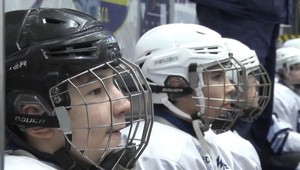 Mladí hokejisti z Charkova pri hre na chvíľu zabúdajú na vojnu. Pomohol im slovenský hokejový klub