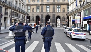 V Paríži útočil muž s mačetou a vykrikoval Allahu akbar