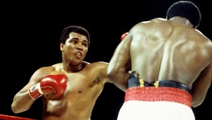Muhammad Ali (70) je kráľom boxu. Je to oficiálne