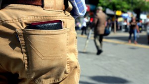 Hrôza v centre mesta: Okradli deti a vyhrážali sa im mačetou