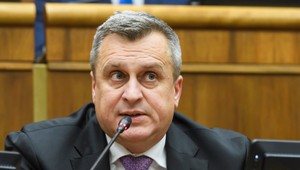 Lenč o neschopnosti politikov, ktorí uverili svojej výnimočnosti