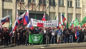 ONLINE: Protest prívržencov ĽSNS skončil. Súd po niekoľkých hodinách pojednávanie odročil