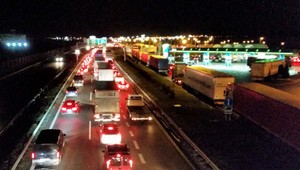 Na diaľnici D1 došlo v piatok večer k hromadnej dopravnej nehode. Zrazili sa štyri vozidlá