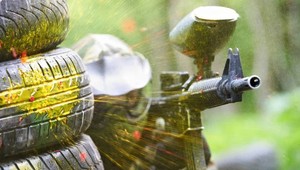 Milá akcia sa zmenila na naháňačku a zatýkanie, v meste vypukla šialená vojna