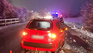 Policajtku pri riadení dopravy zrazil 77-ročný vodič. Skončila v nemocnici