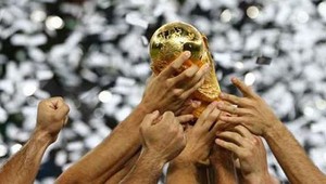 FIFA vyslala Svetový pohár na púť do 86 krajín zemegule, aj na Slovensko