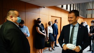 Generálna prokuratúra preskúmava Mikasovu vyhlášku, ktorá pomohla parlamentu v hlasovaní