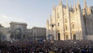 Ušatú trofej v Miláne na úsvite vítalo 40.000 fanúšikov